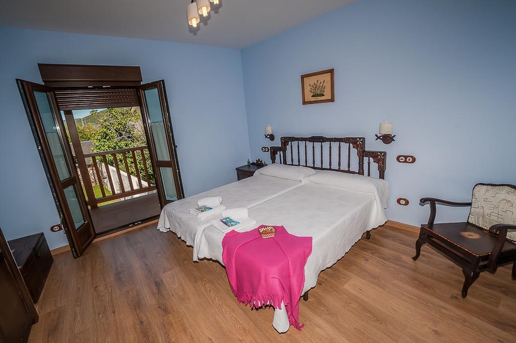 Casa Rural El Almendro De Maria Ponferrada Habitación foto