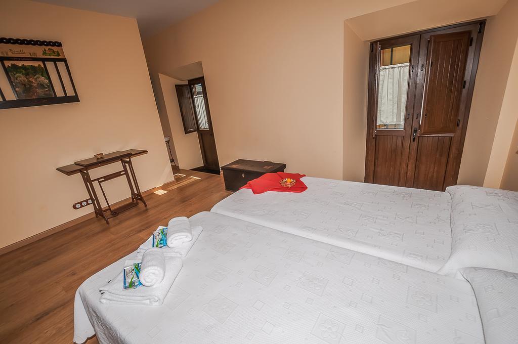 Casa Rural El Almendro De Maria Ponferrada Habitación foto