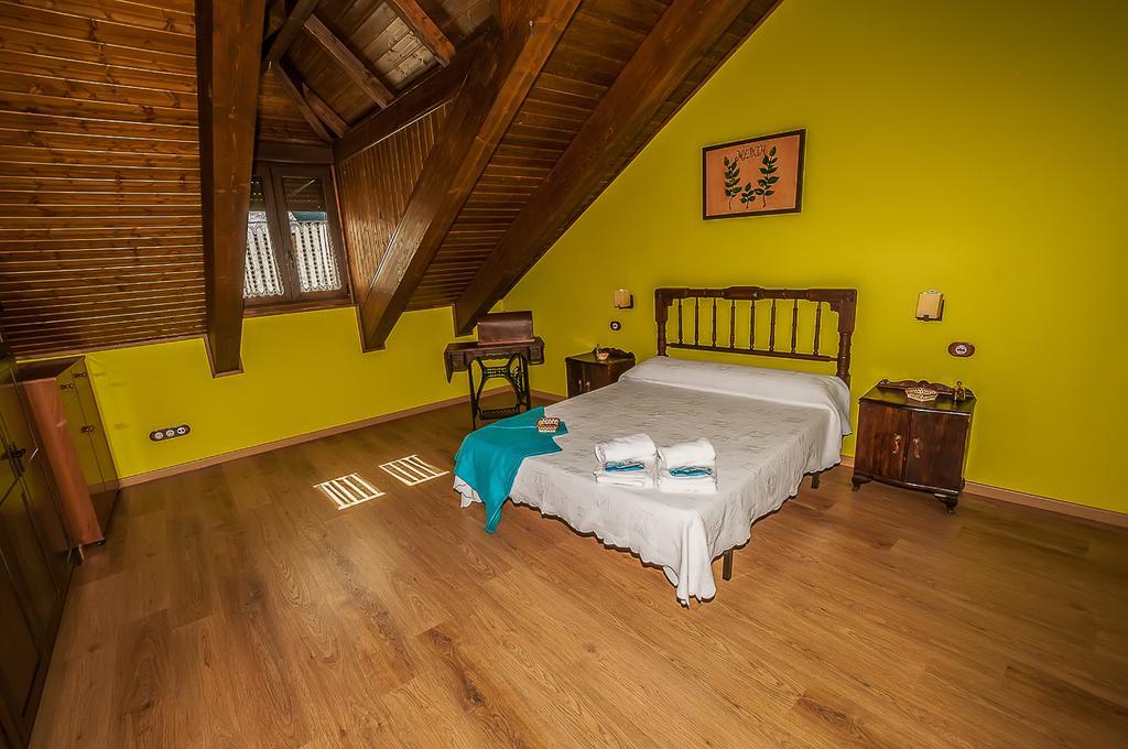 Casa Rural El Almendro De Maria Ponferrada Habitación foto