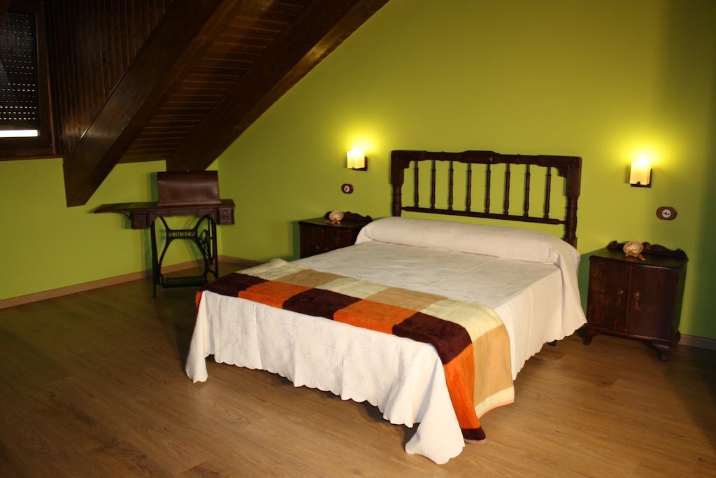 Casa Rural El Almendro De Maria Ponferrada Habitación foto